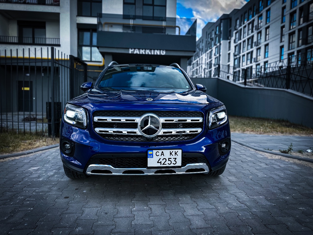 Mercedes-Benz GLB - фото 1