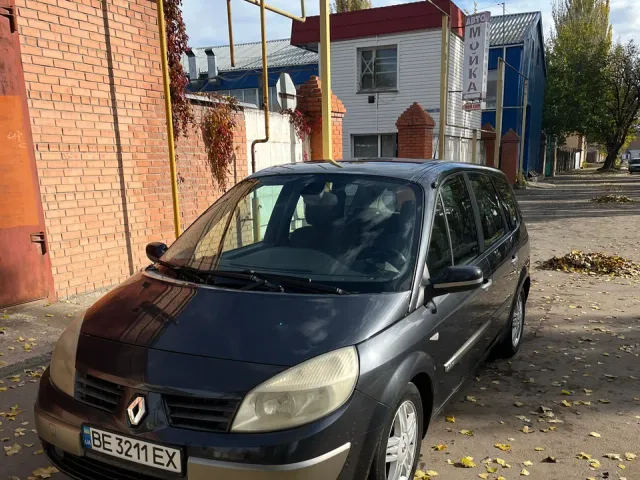 Renault Megane - фото 1