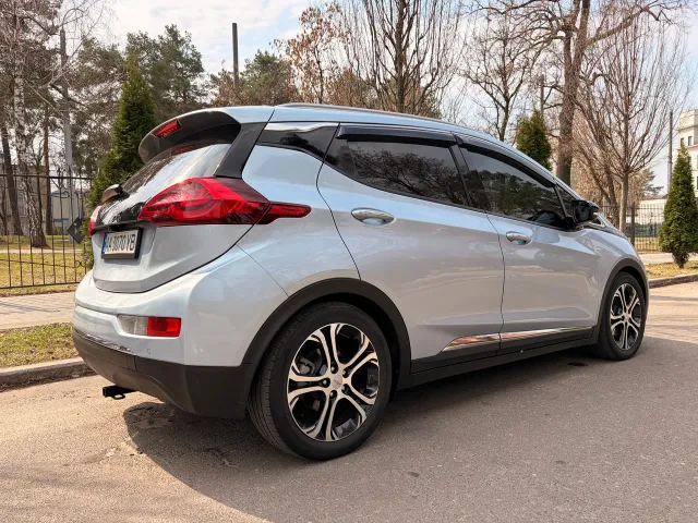 Chevrolet Bolt - фото 1
