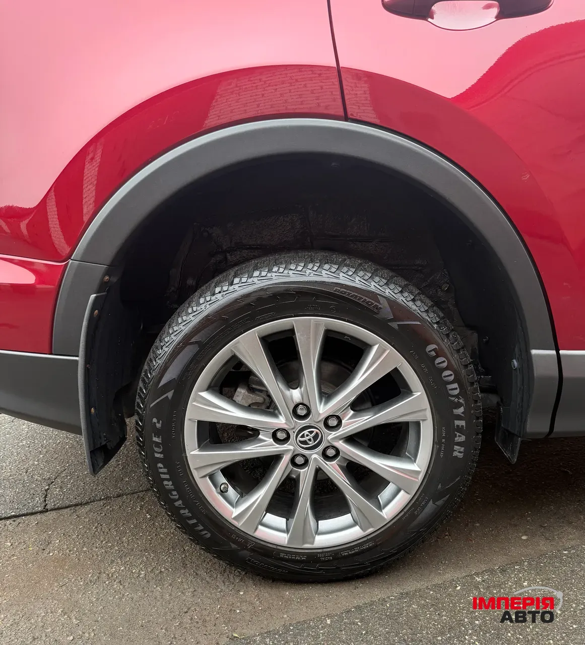 Toyota RAV4 - фото 6