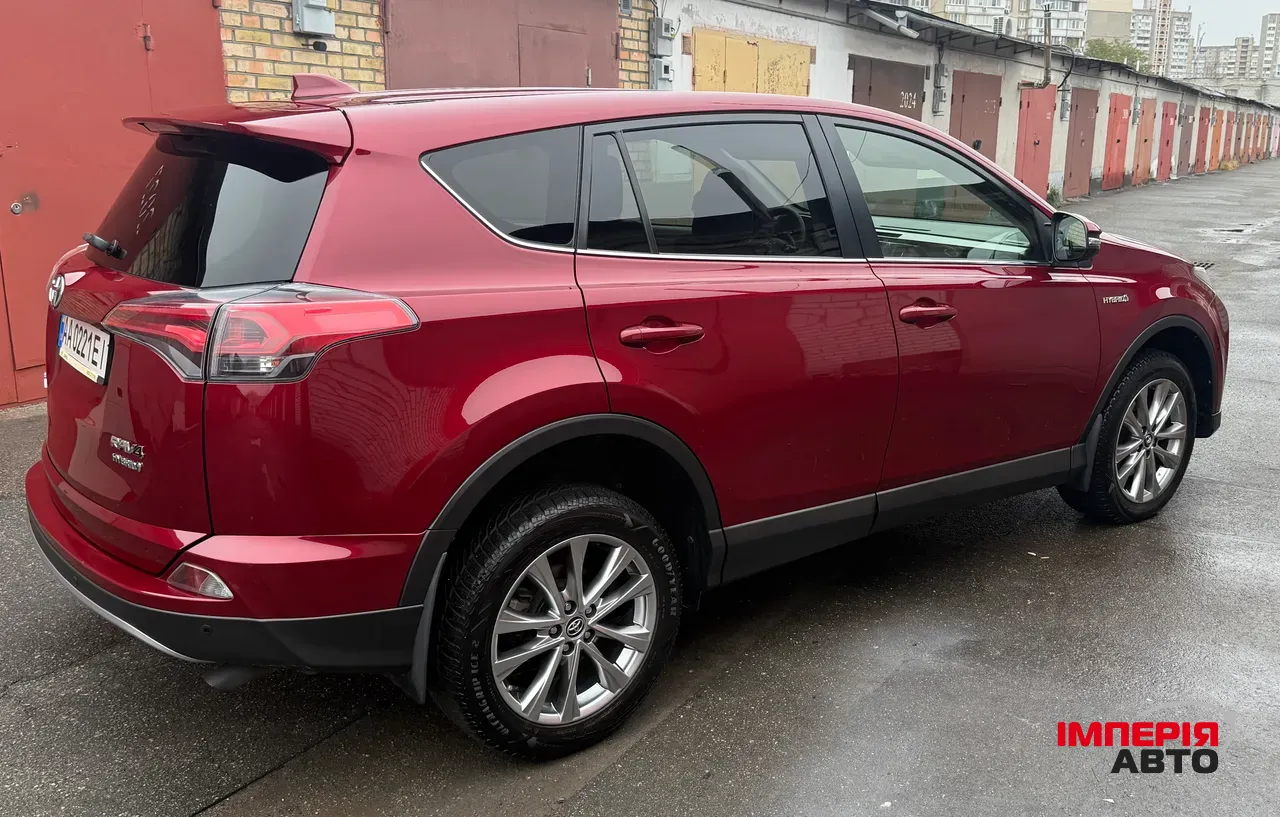 Toyota RAV4 - фото 4