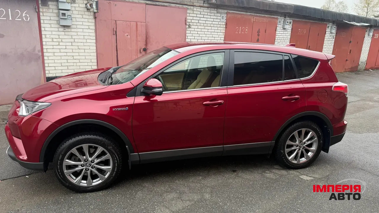 Toyota RAV4 - фото 2
