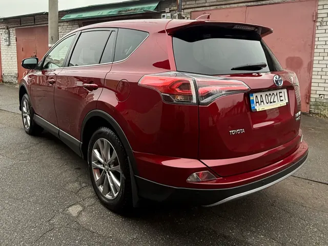Toyota RAV4 - фото 3