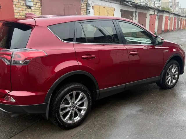 Toyota RAV4 - фото 4