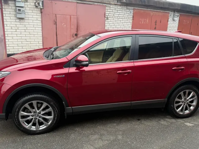 Toyota RAV4 - фото 2
