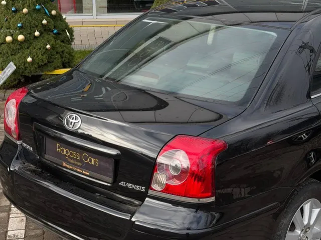 Toyota Avensis - фото 5