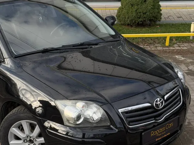 Toyota Avensis - фото 2