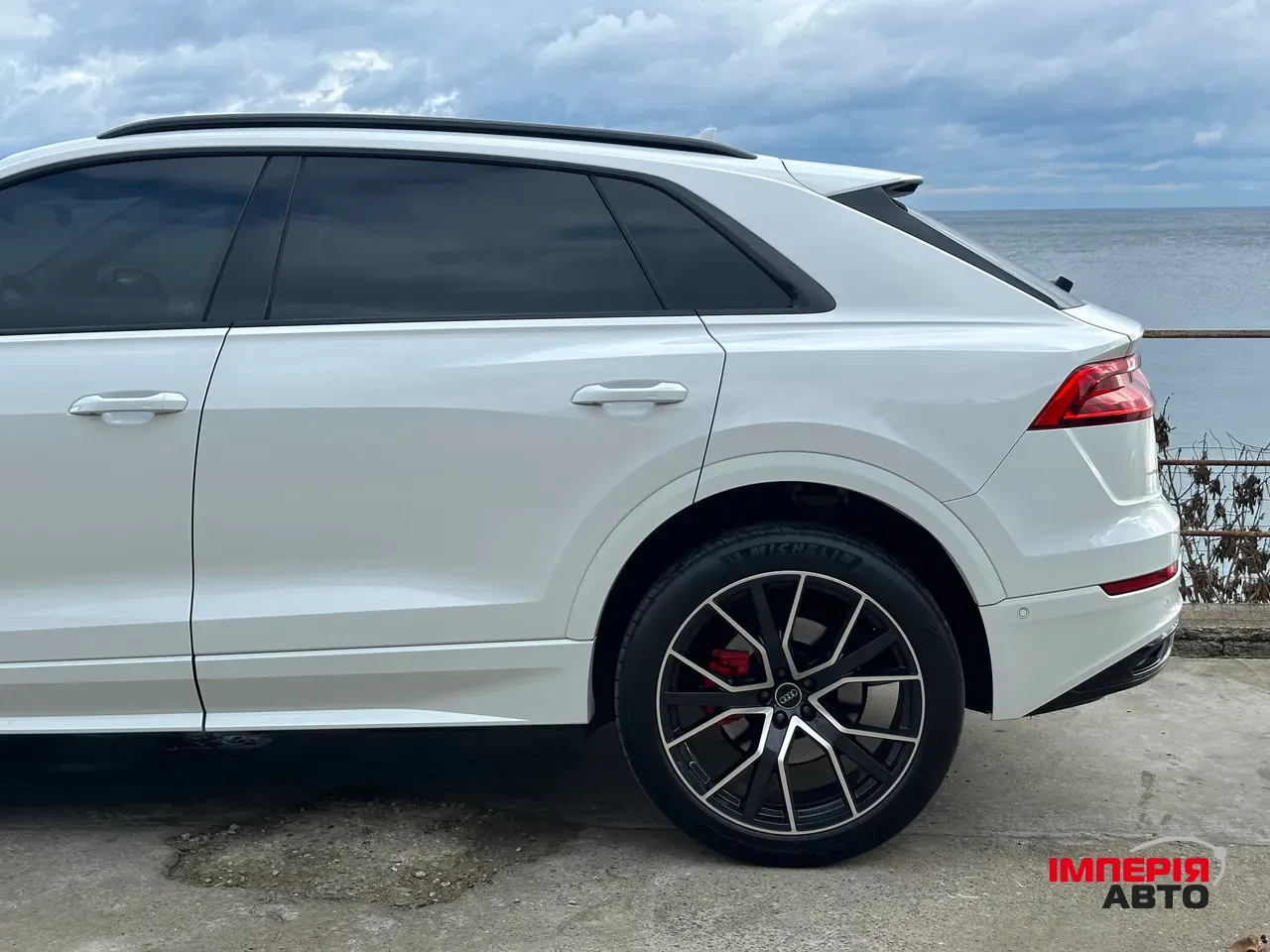 Audi Q8 - фото 9