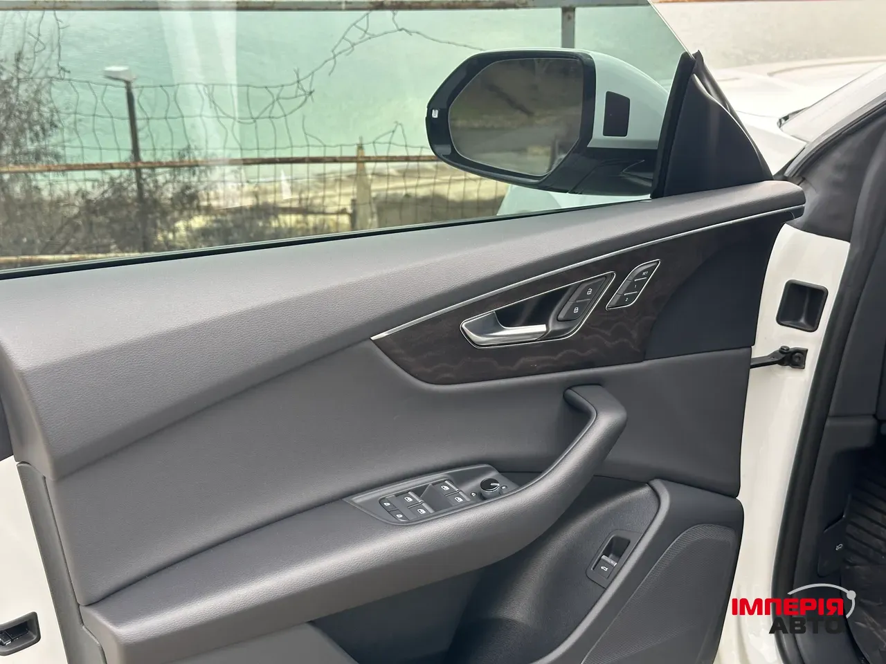 Audi Q8 - фото 24