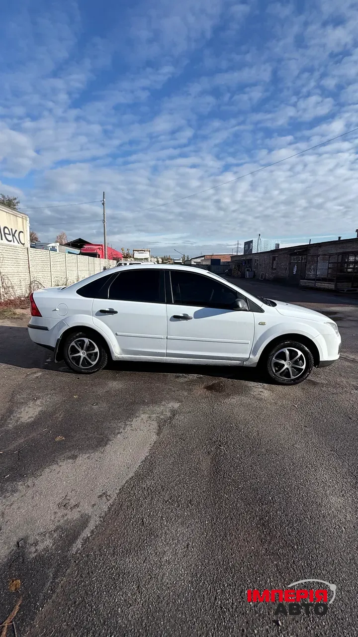 Ford Focus - фото 5