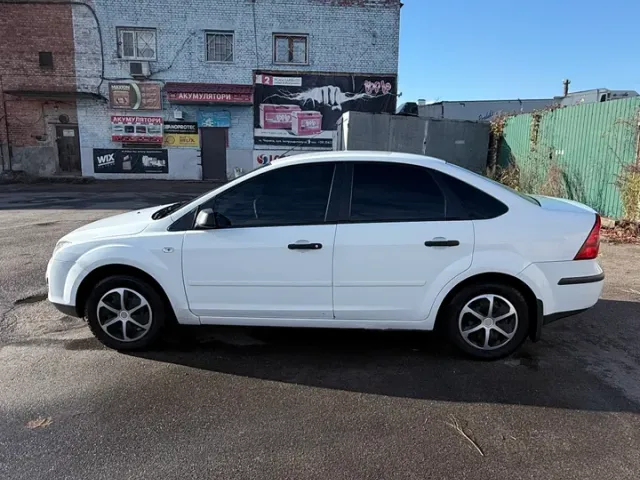 Ford Focus - фото 3