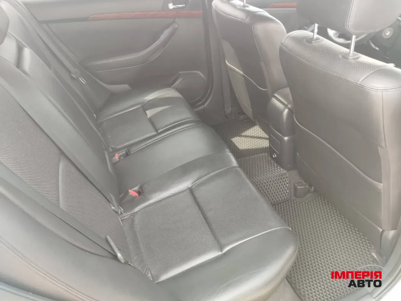 Toyota Avensis - фото 12