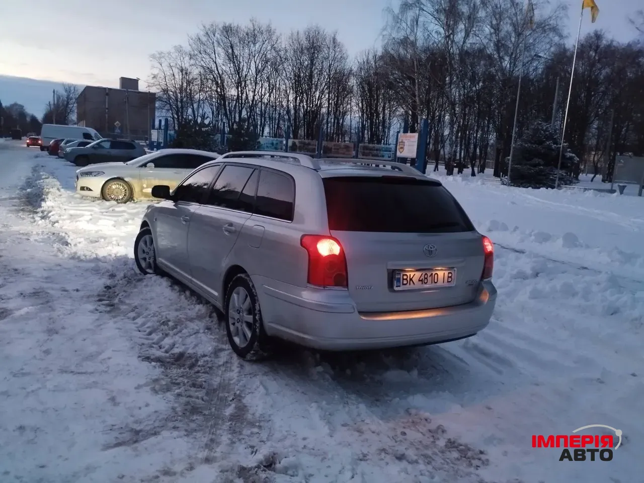 Toyota Avensis - фото 4