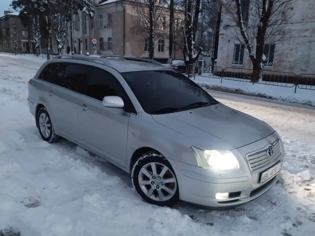 Toyota Avensis - фото 1