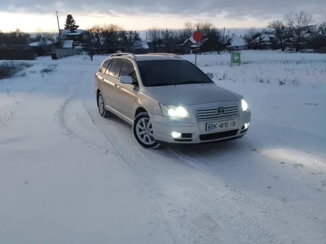 Toyota Avensis - фото 2