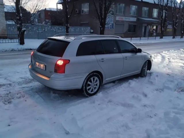 Toyota Avensis - фото 3