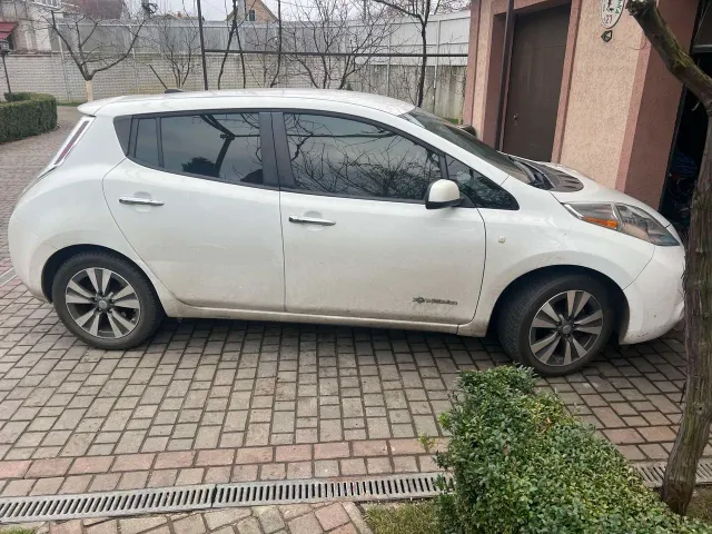 Nissan Leaf - фото 2