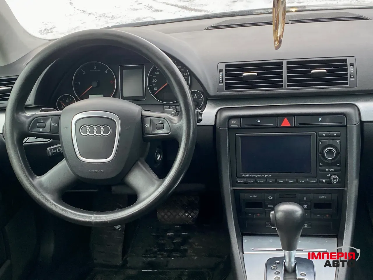 Audi A4 - фото 10