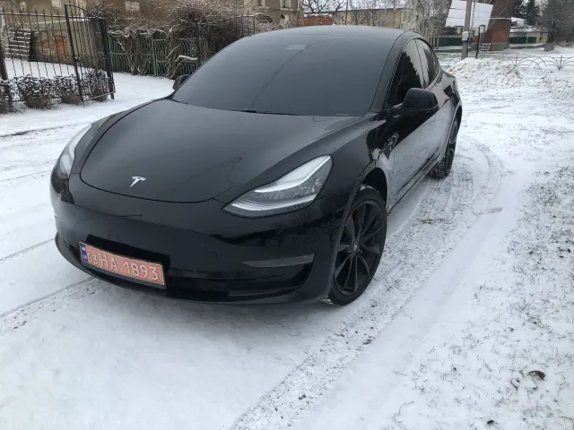 Tesla Model 3 - фото 1