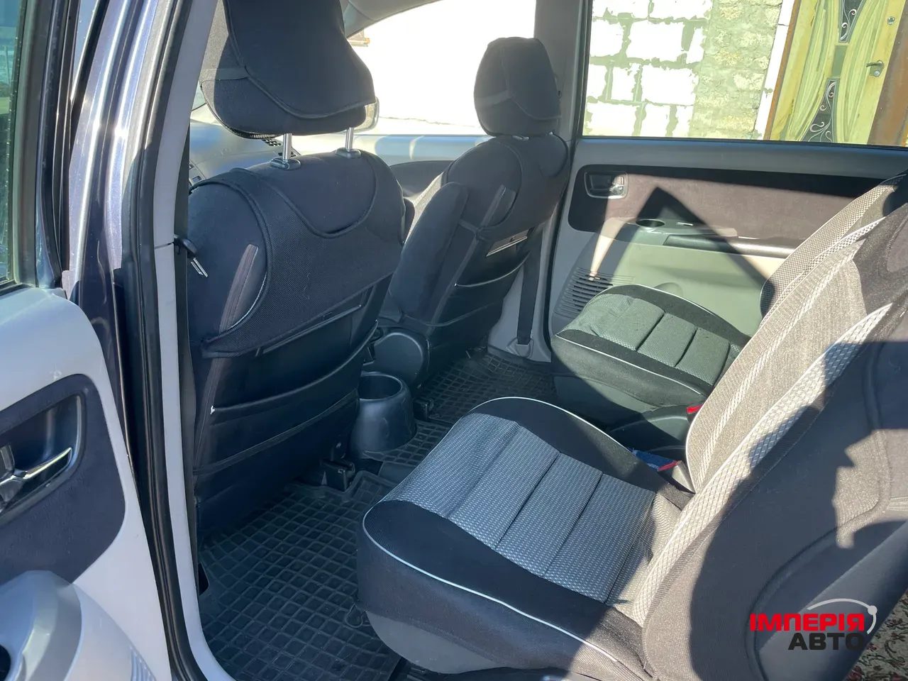 Mitsubishi Grandis - фото 5