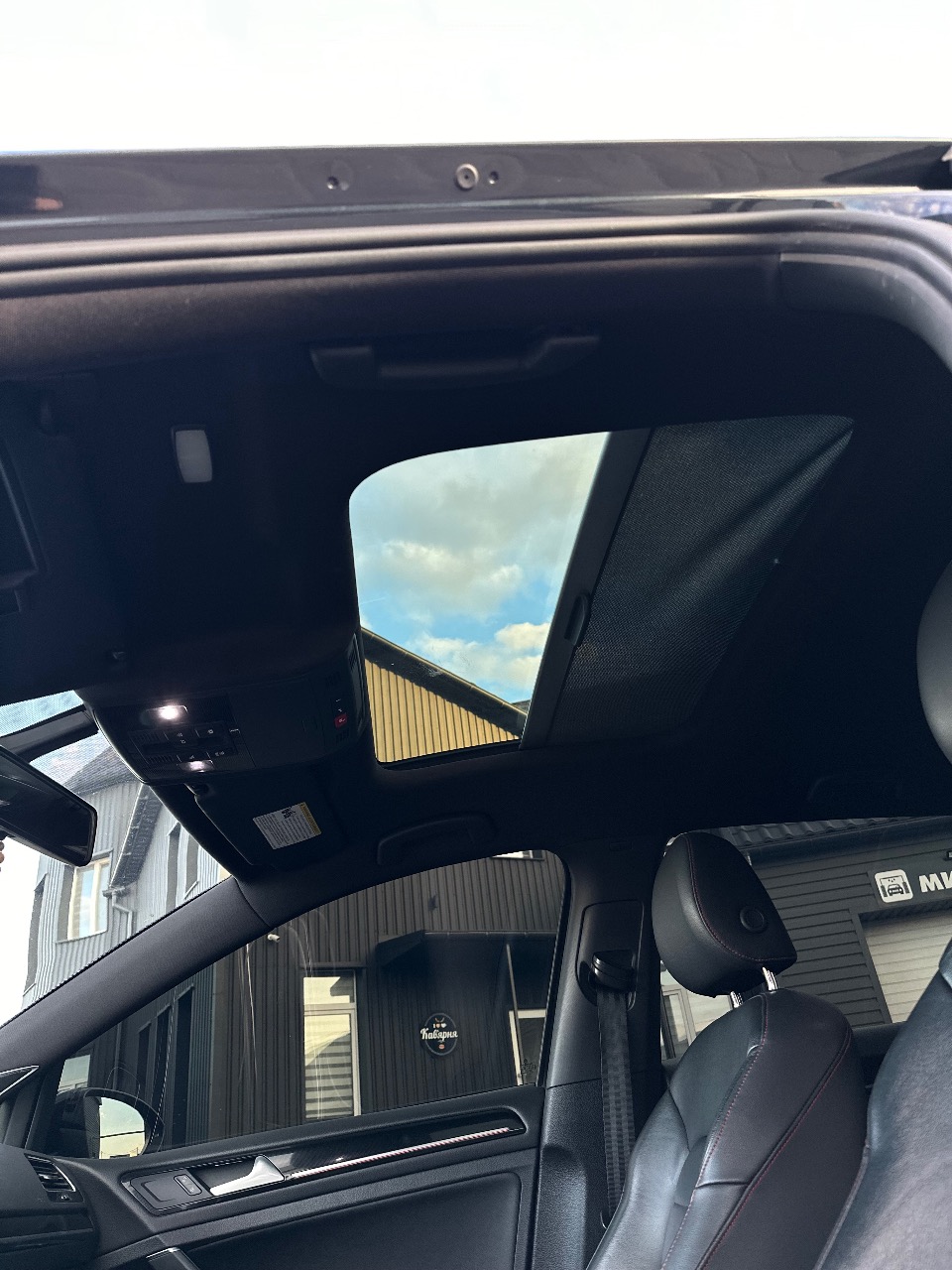 Volkswagen Golf GTI - фото 9