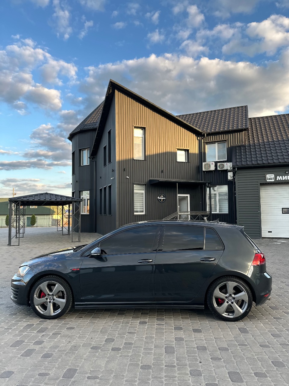 Volkswagen Golf GTI - фото 4