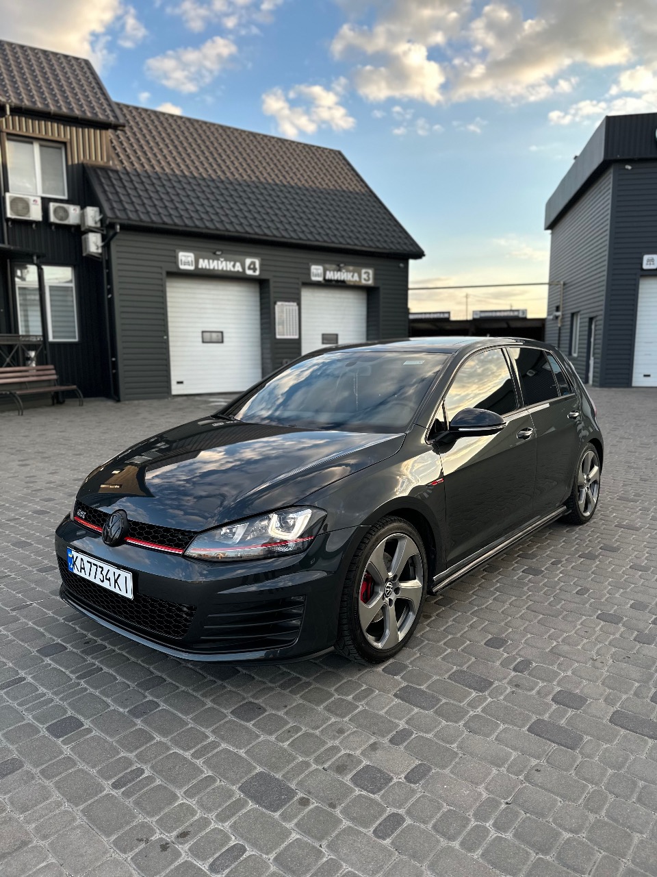 Volkswagen Golf GTI - фото 1