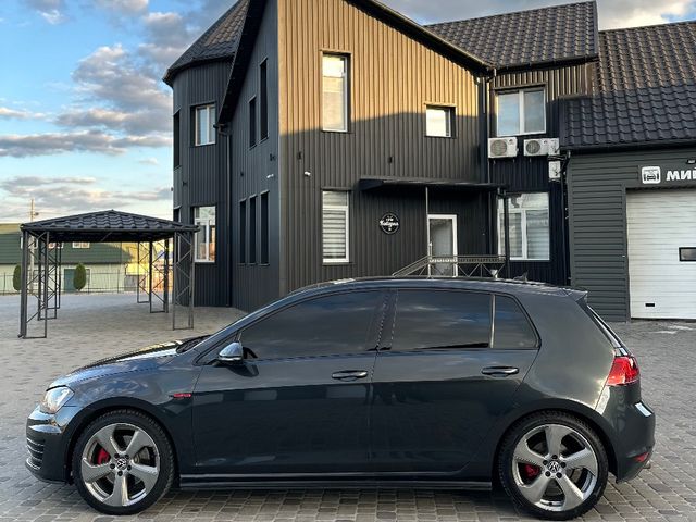 Volkswagen Golf GTI - фото 4