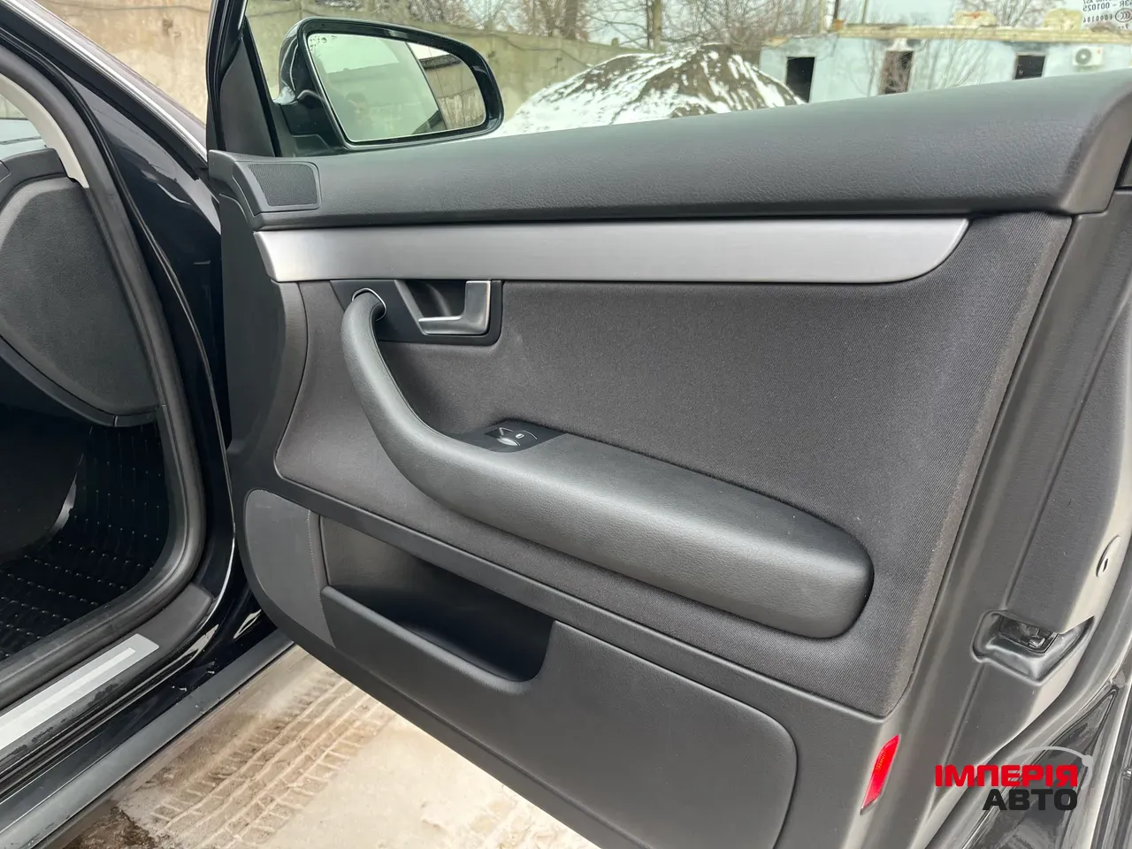 Audi A4 - фото 25