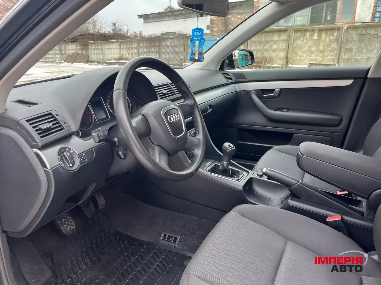 Audi A4 - фото 17