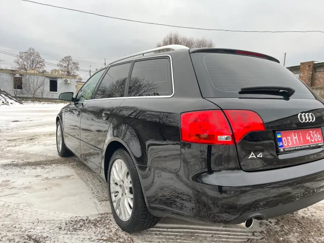Audi A4 - фото 5