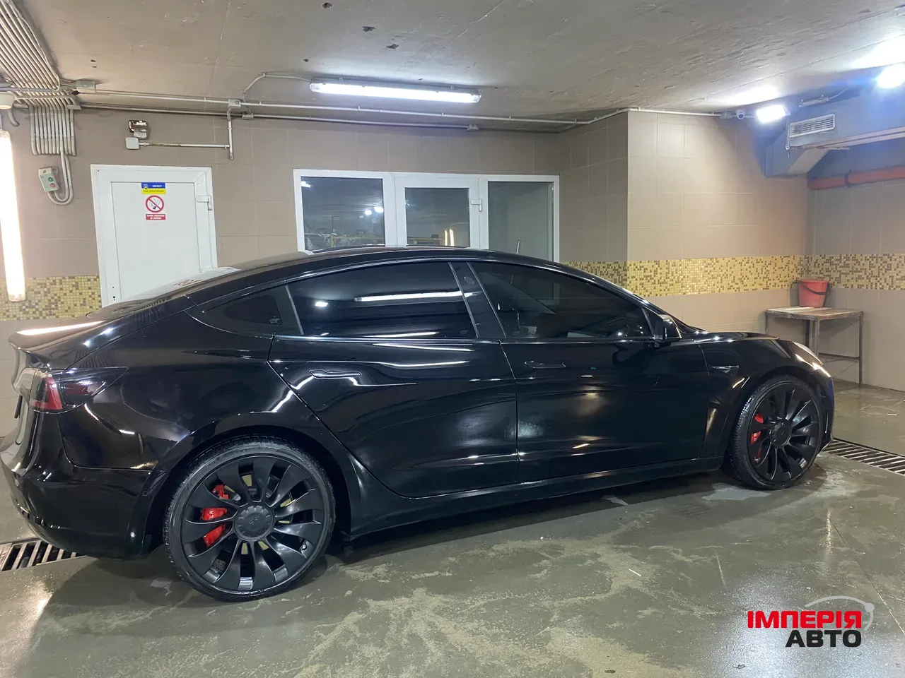 Tesla Model 3 - фото 11