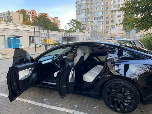 Tesla Model 3 - фото 2