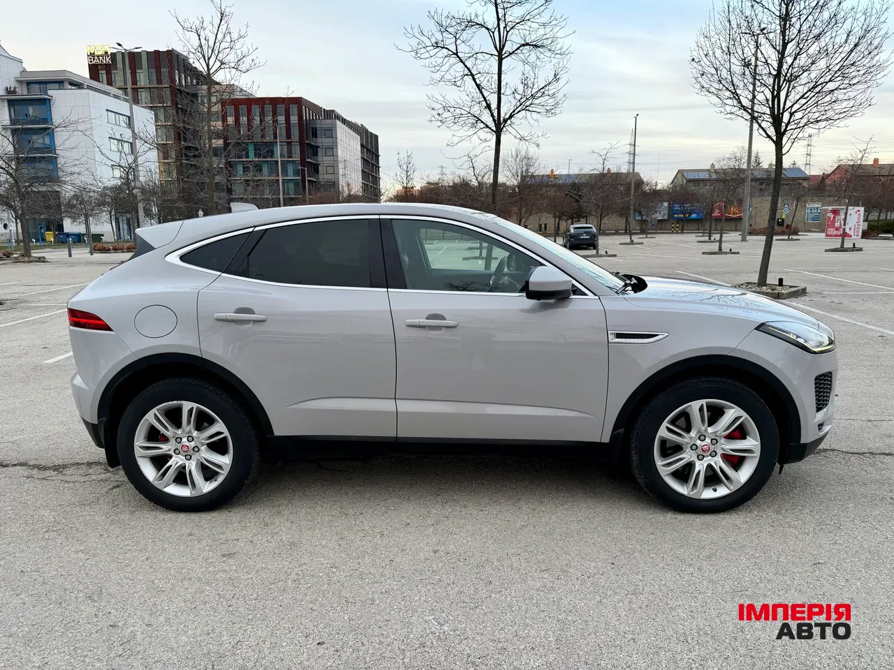 Jaguar E-Pace - фото 12