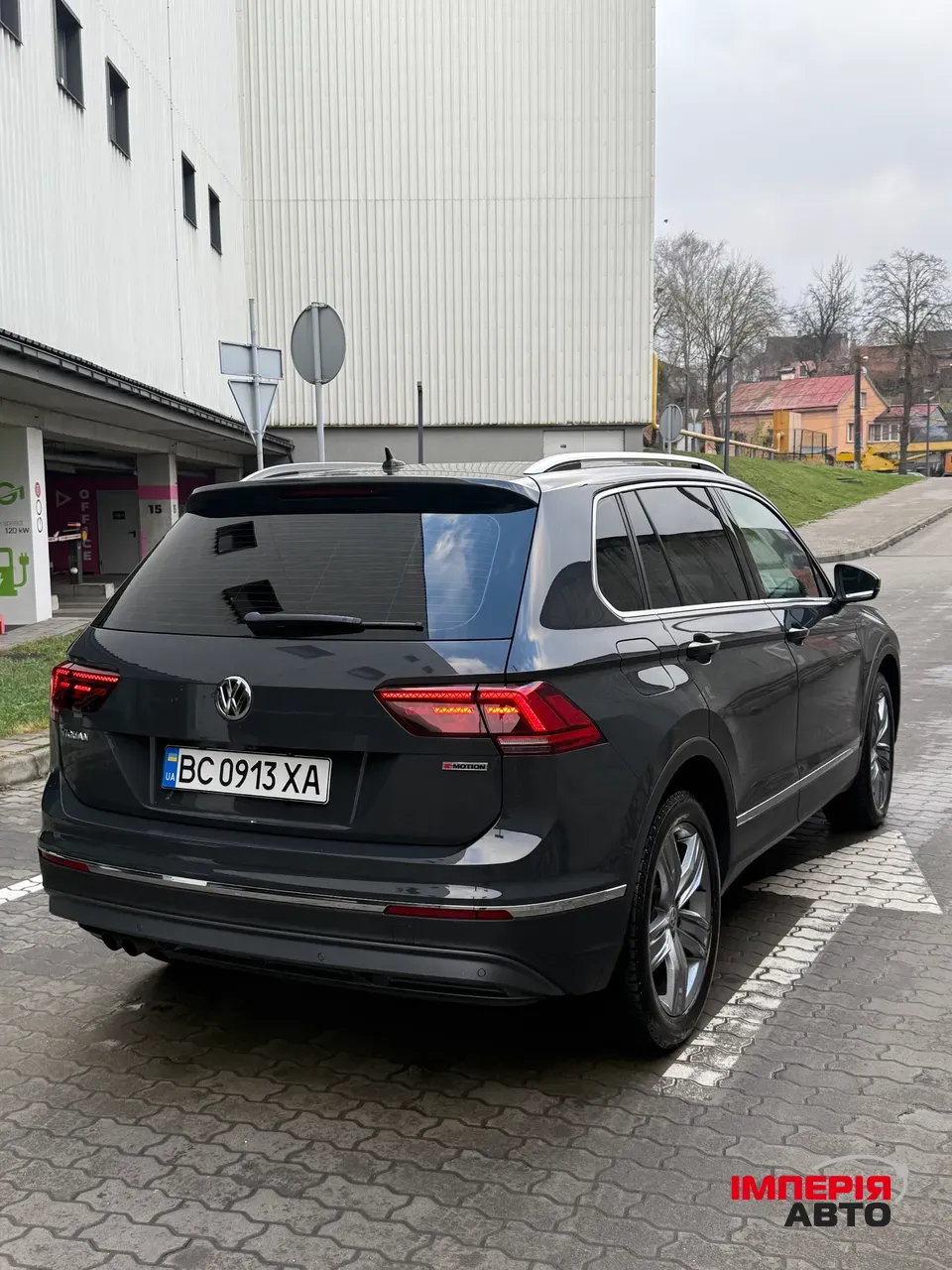 Volkswagen Tiguan - фото 9