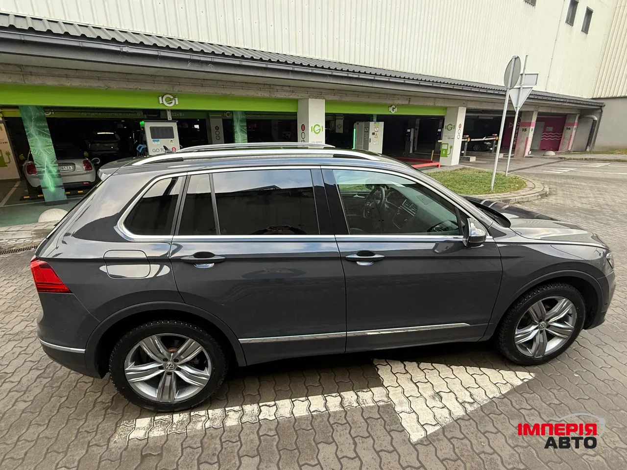 Volkswagen Tiguan - фото 10