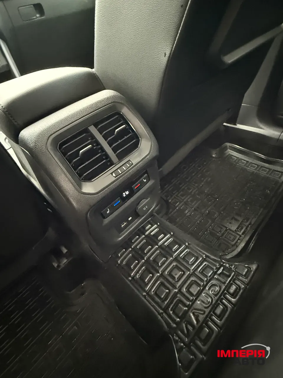 Volkswagen Tiguan - фото 25