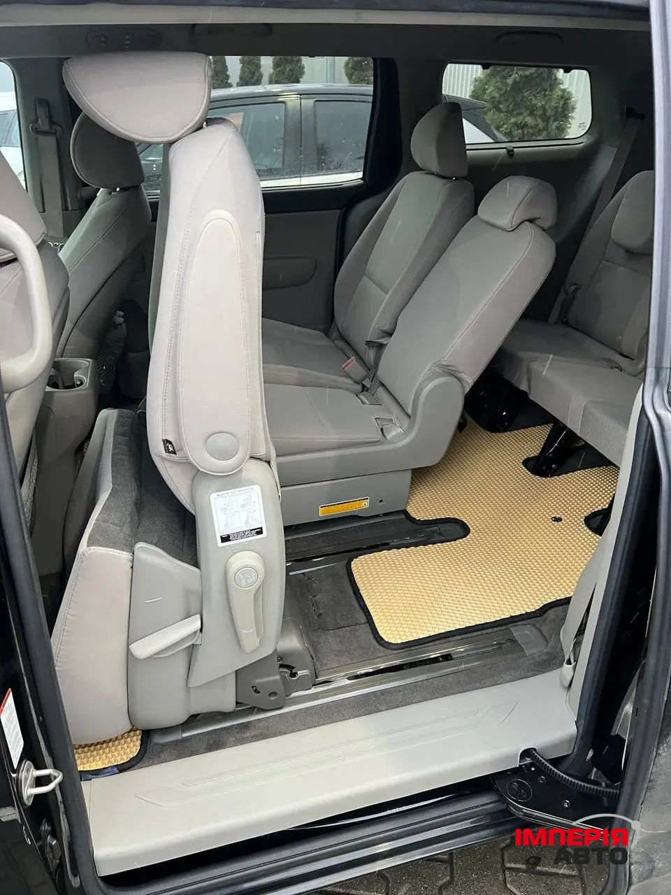 Kia Sedona - фото 6