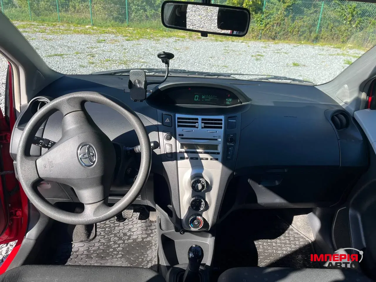 Toyota Yaris - фото 8