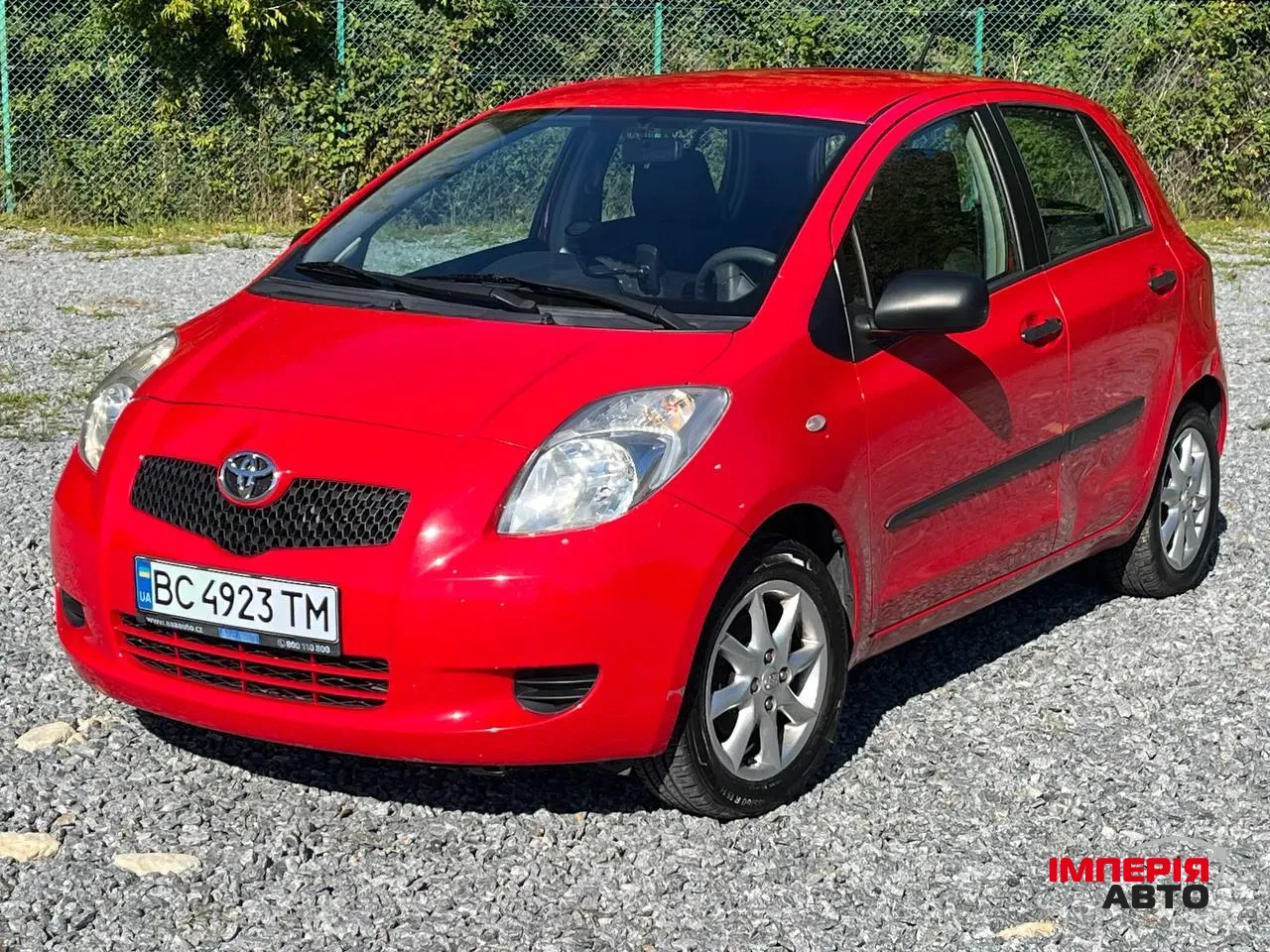Toyota Yaris - фото 2