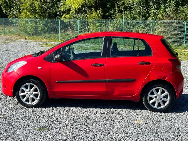 Toyota Yaris - фото 4