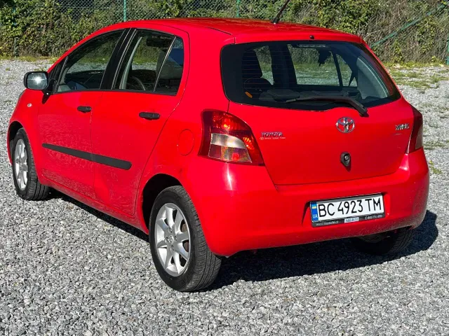 Toyota Yaris - фото 5