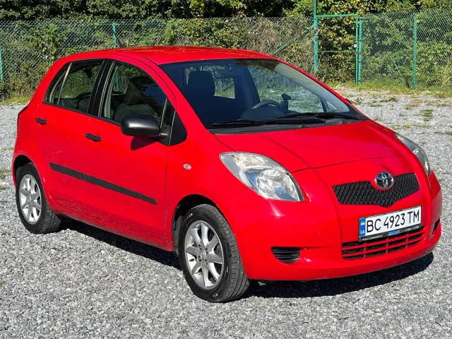 Toyota Yaris - фото 1