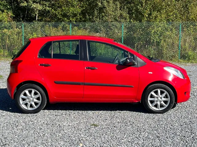 Toyota Yaris - фото 3