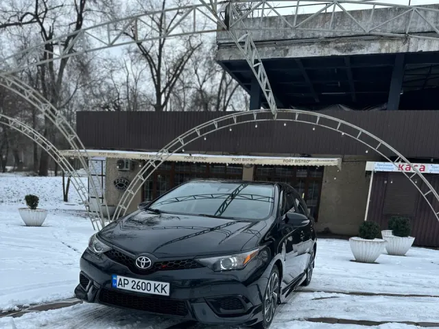 Toyota Corolla - фото 1