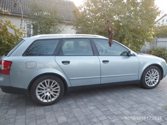 Audi A4 - фото 5