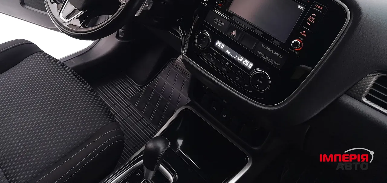 Mitsubishi Outlander - фото 15