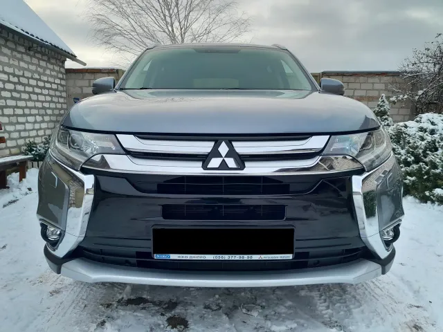 Mitsubishi Outlander - фото 1