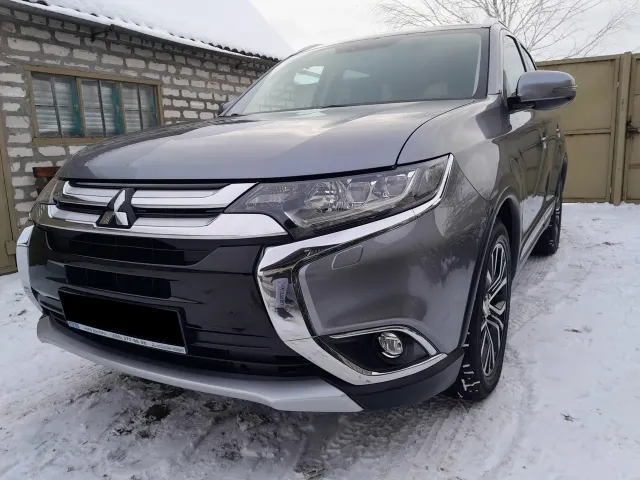 Mitsubishi Outlander - фото 3