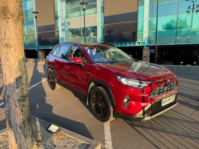 Toyota RAV4 - фото 4